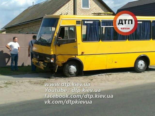 Жахлива ДТП під Києвом: є загиблі - фото 102494