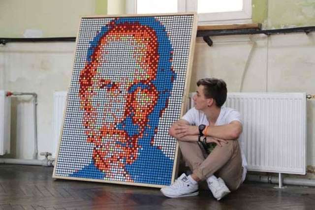 Українець зібрав портрет Стіва Джобса з кубиків Рубіка: вражаючі фото - фото 105603