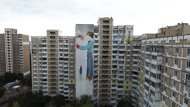 У Києві з’явився дивовижно чуттєвий мурал - фото 106776