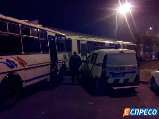 "АЗОВ" штурмує скандальну забудову у Києві - фото 1