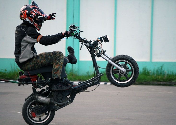 Під час виконання трюку впав розвізник піци