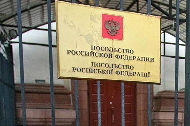 У Києві в посольстві РФ проголосувало понад 100 людей