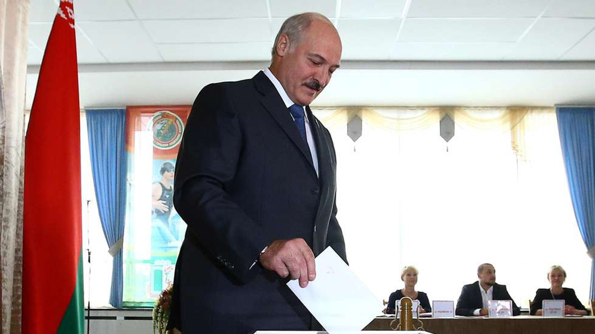 Лукашенко теж віддав свій голос - фото 1