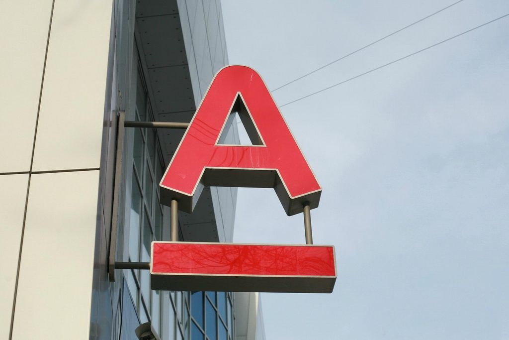 "Альфа-Банк" викупить "Укрсоцбанк"