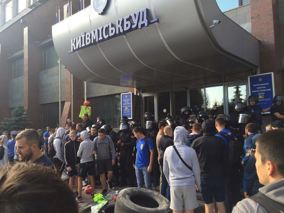 Сутички між "азовцями" та "Київміськбудом" - фото 1