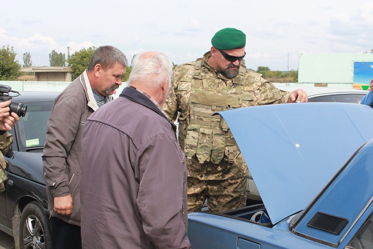 Як Вірастюк контрабанду шукав: з'явилося відео