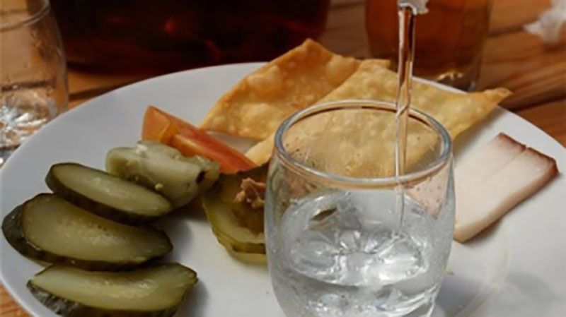 Експерт пояснив, як відрізнити якісний алкоголь від фальсифікату