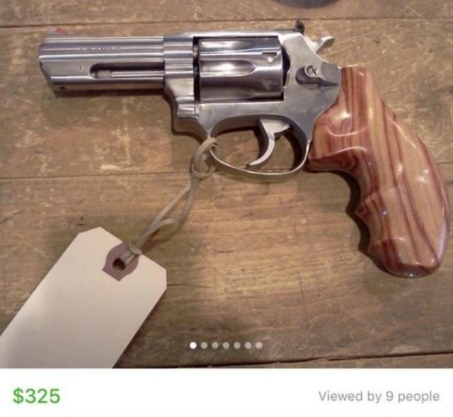 У Facebook почали продавати зброю, людей і наркотики
 - фото 108084