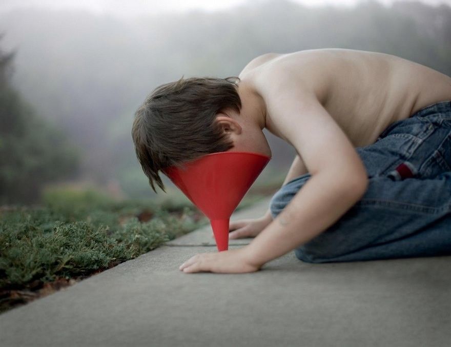 Батько-фотограф знімає таємничий світ, у якому живе його син-аутист: фото