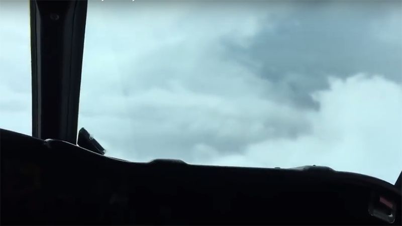 Ураган "Метью" зняли з борту літака