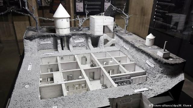 Для туристів відкрили копію бункера Гітлера - фото 114094