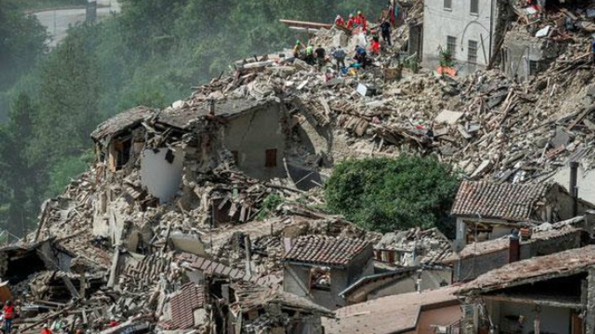 Наслідки потужних землетрусів в Італії: з'явилося відео - фото 1
