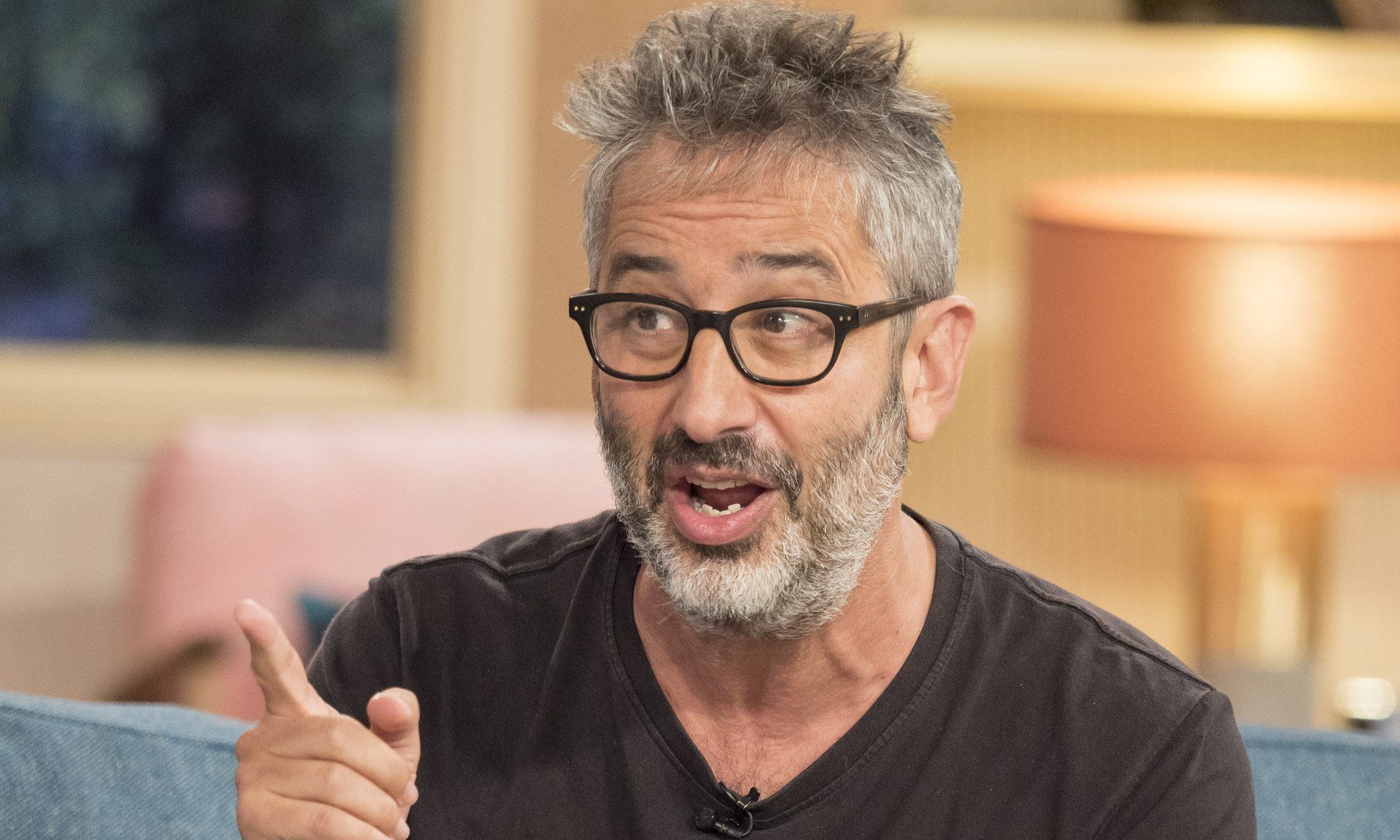 BBC звільнила ведучого за невинний жарт про королеву Єлизавету II