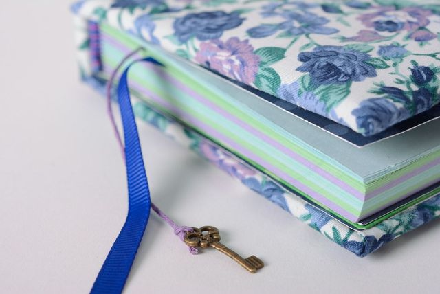 День вчителя: ТОП-5 найкращих подарунків - фото 107125