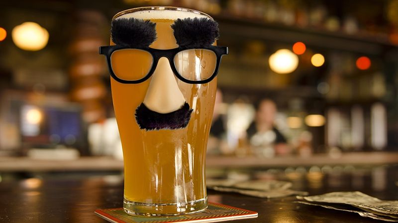 Вчені радять пити пиво замість міцних напоїв