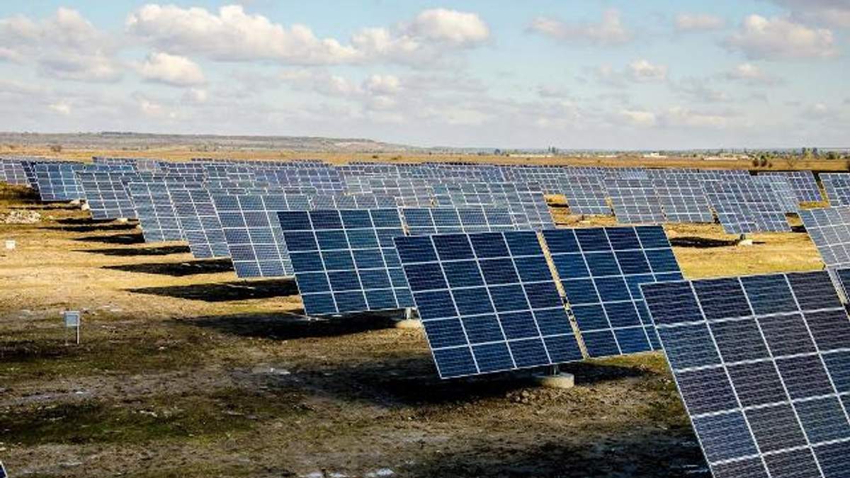 Унікальна в Східній Європі сонячна електростанція з'явилася в Дніпрі - фото 1