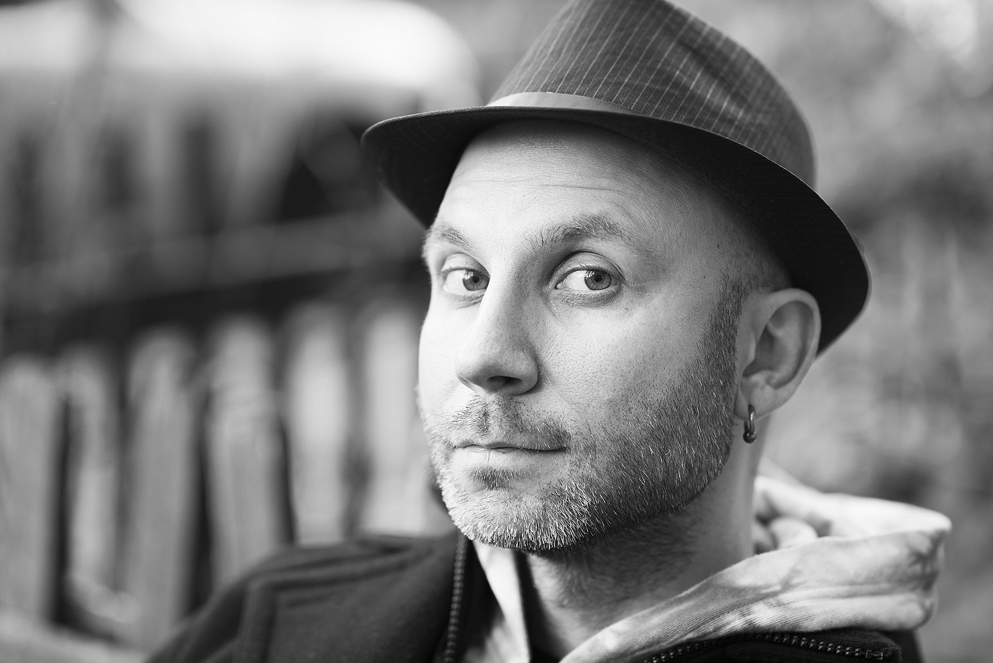 Відомий співак пояснив, чому Україна досі залежна від Росії