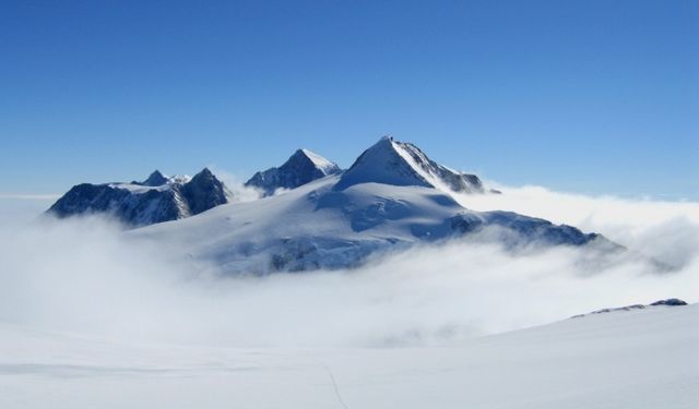 Експерти відкрили таємницю пірамід в Антарктиді - фото 107291