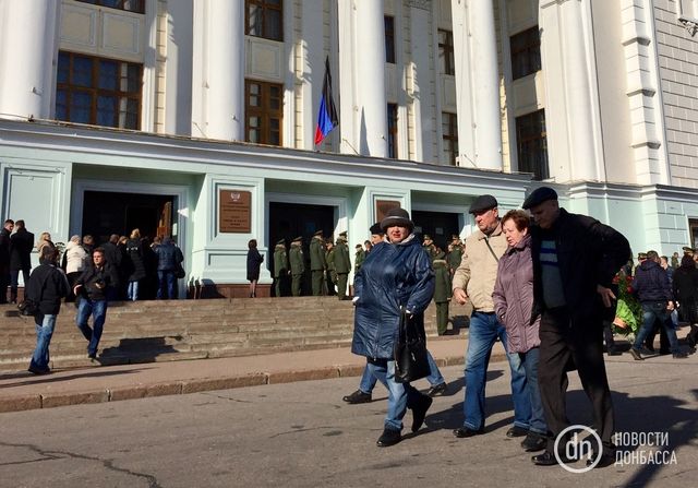 Донецьк зупинився через похорон Мотороли: з’явилися фото - фото 111472