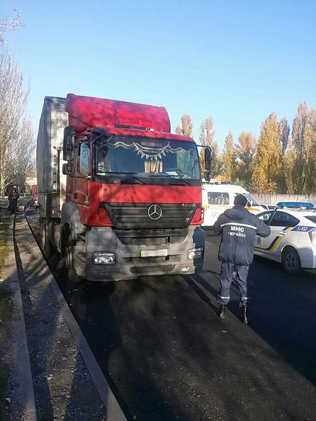 Зіткнення фури з маршруткою у Дніпрі: є постраждалі - фото 113979