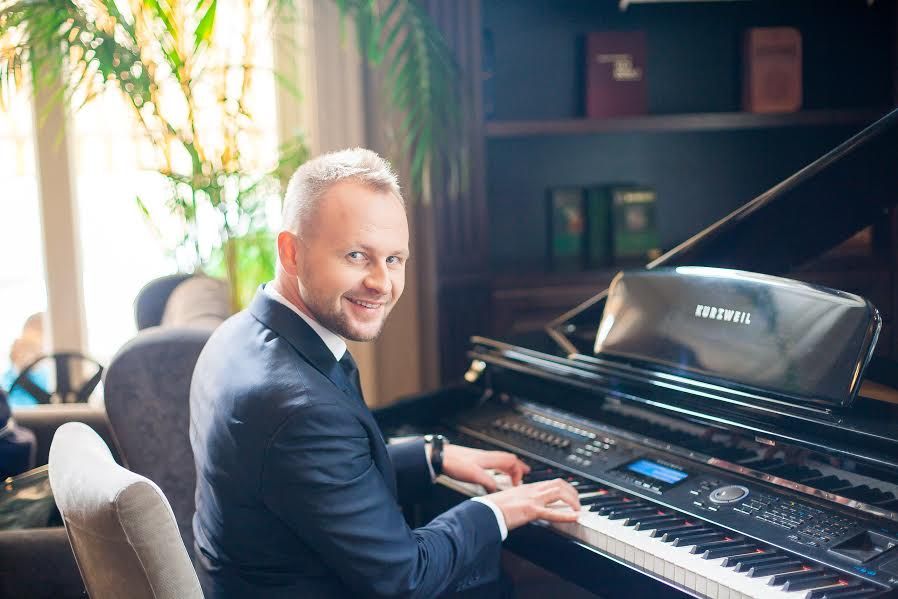 Павло Табаков представить у Києві нову акустичну програму "Любов жива"