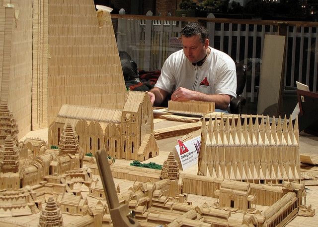 Художник створює дивовижні архітектурні споруди з зубочисток - фото 1