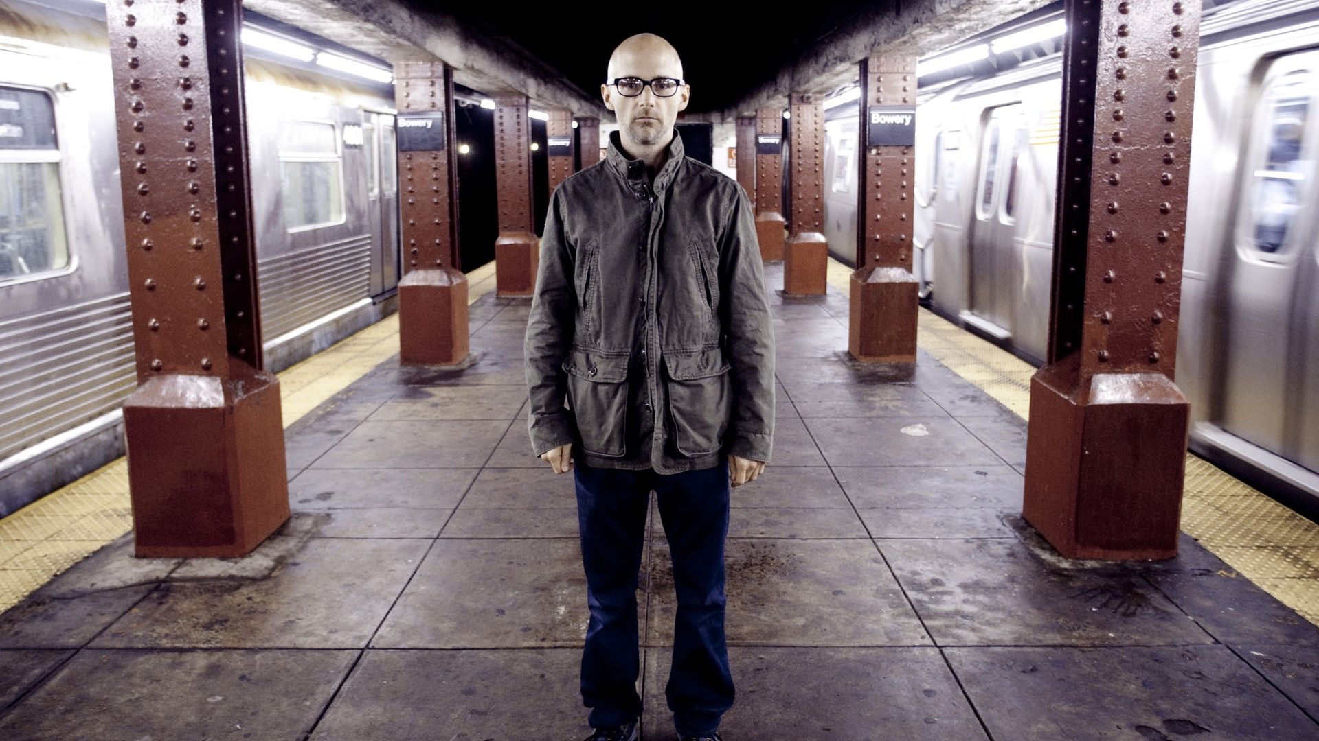 Moby випустив новий кліп про залежність від сучасних технологій