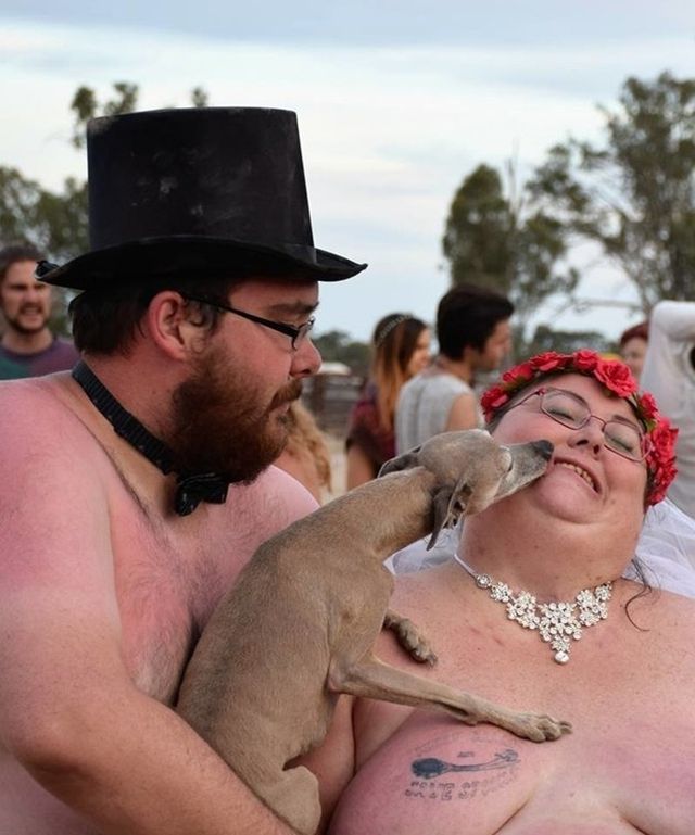 Австралійська наречена вийшла заміж без сукні (фото 18+) - фото 114171