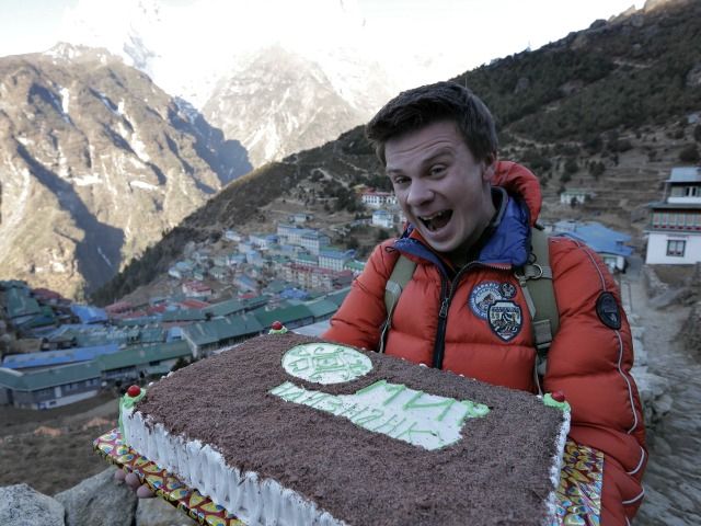 Український ведучий здійснив мрію маленьких непальців