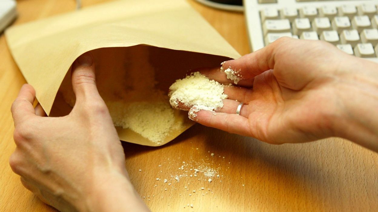 Через підозрілий конверт евакуювали штаб Клінтон у Нью-Йорку