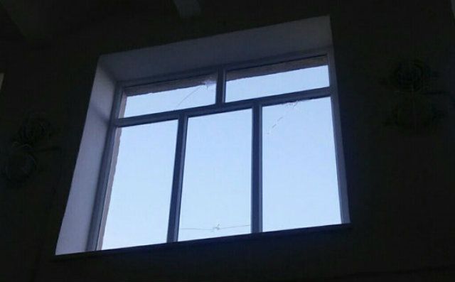 У Мар'їнці бойовики обстріляли школу: з'явилися фото 
 - фото 113317