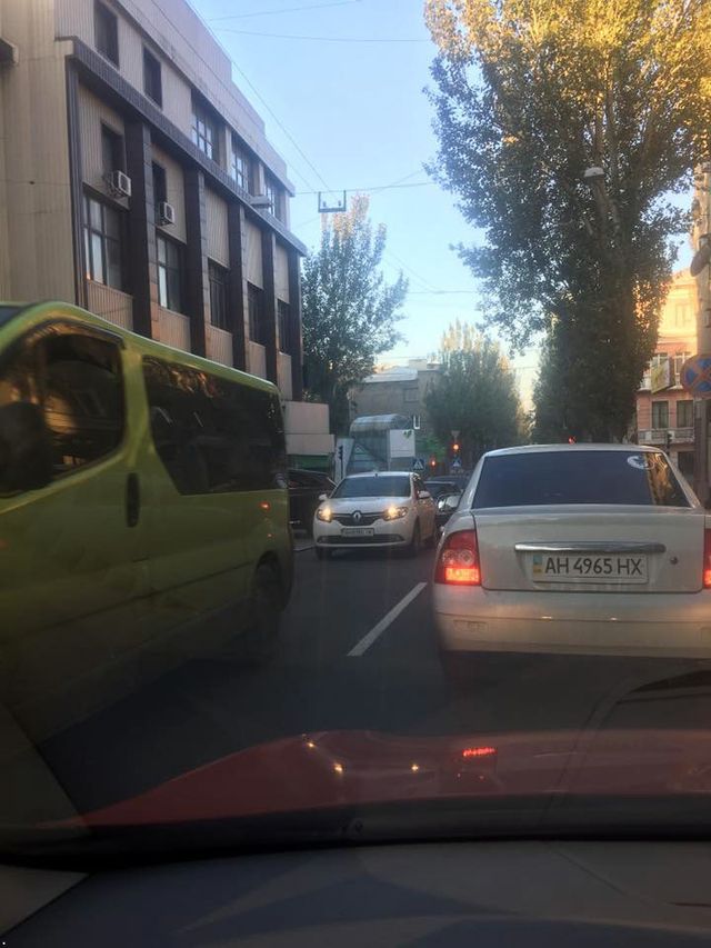 У Донецьку перекрили вулиці - фото 111466