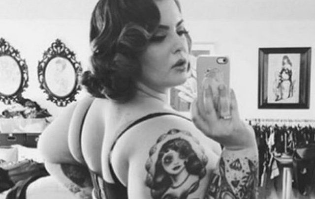 Найтовстіша модель у світі показала оголені фото: (18+)