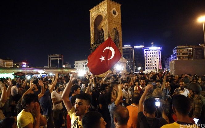 Серед звільнених є тисячі лікарів - фото 1