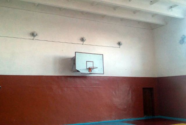 У Мар'їнці бойовики обстріляли школу: з'явилися фото 
 - фото 113316