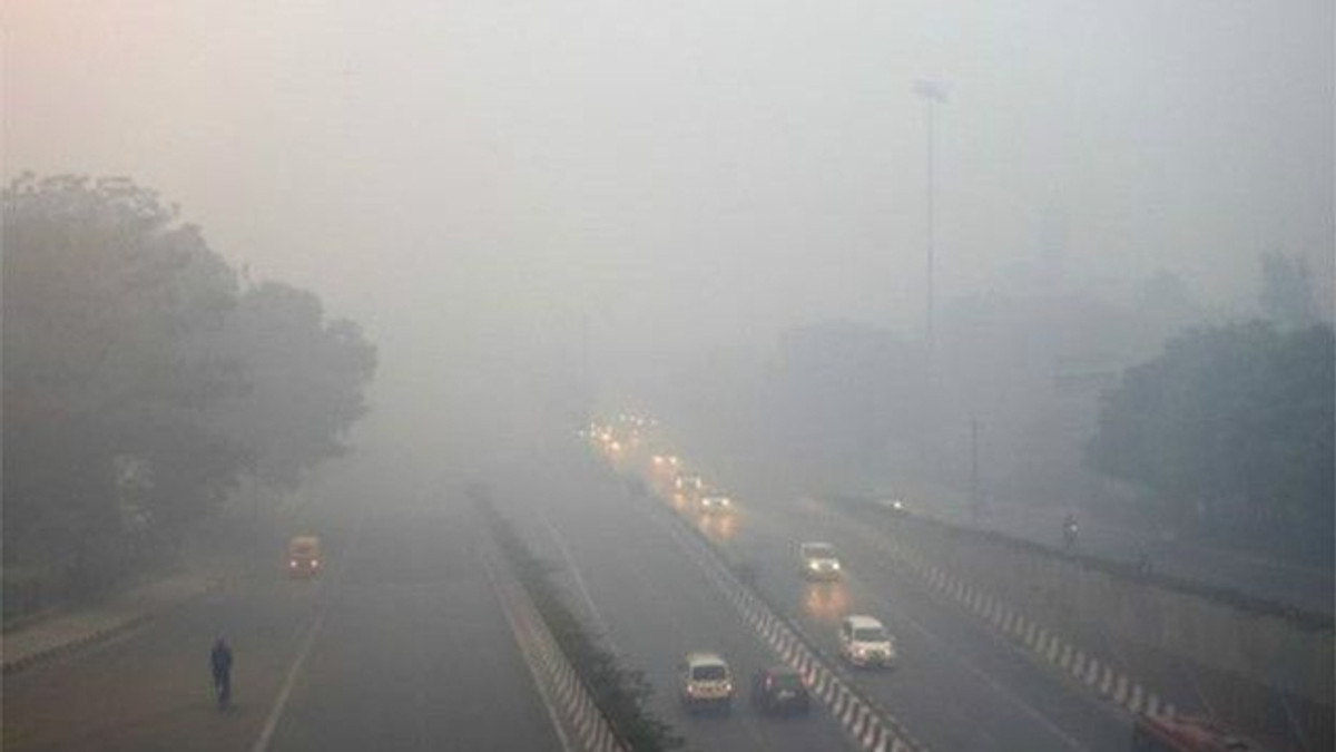 Через смог у місті ускладнений рух транспорту - фото 1