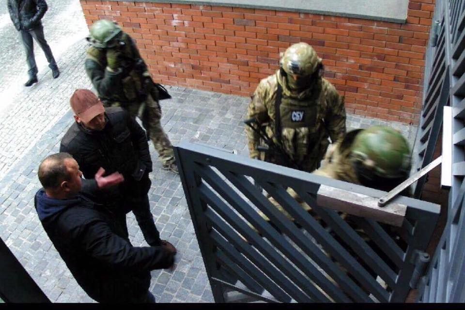 У Корбана і його соратників знову провели обшуки - фото 1