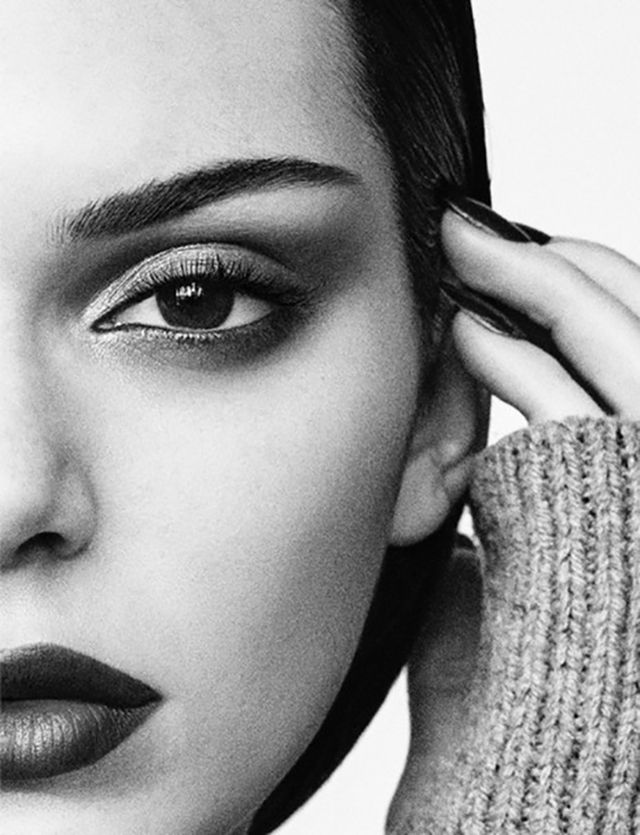 Молодша Кардашьян знялась в осінній фотосесії - фото 1