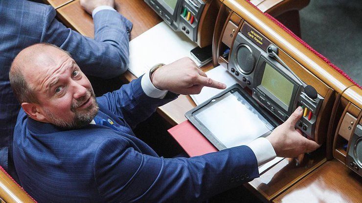 Це був жарт: у Мельничука відреагувати на трильйон гривень в декларації