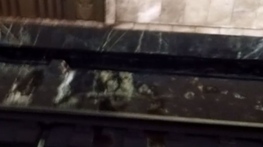 У мережі показали, як по станції метро в Києві тече вода