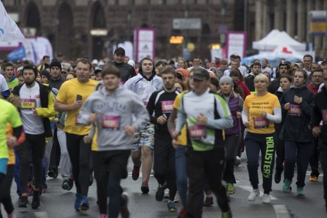 Кличко пробігся під дощем з киянами
 - фото 109017
