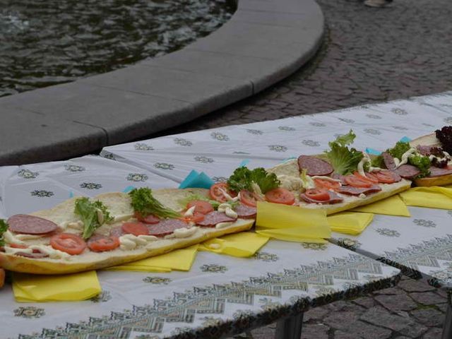 Найдовшу в Україні канапку зготували у Запоріжжі
 - фото 110730