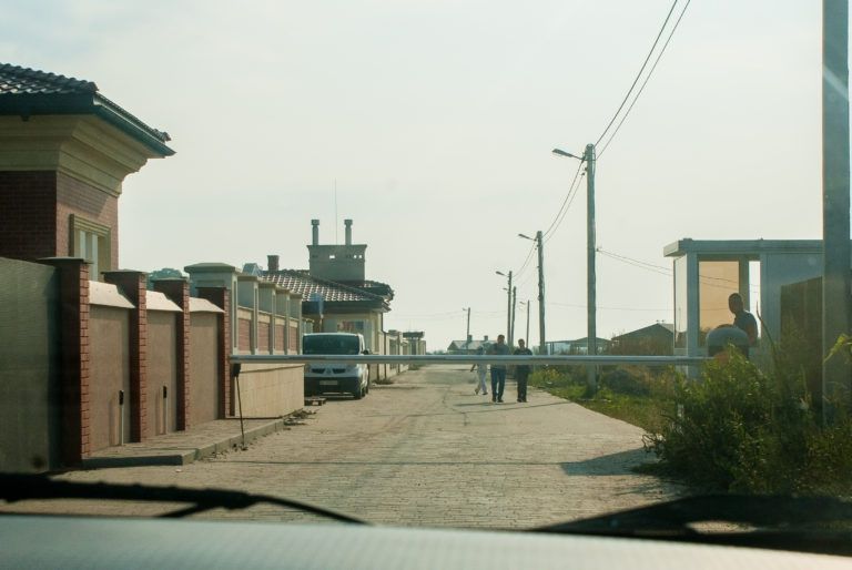 Журналісти розсекретили елітне поселення депутатів під Львовом