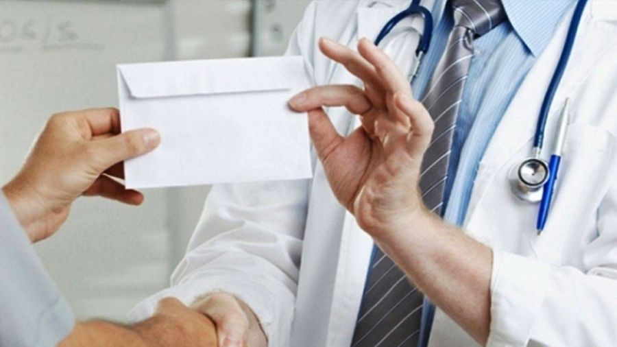 Скандал у МОЗ: лікар викрив систему хабарів у медзакладах Києва