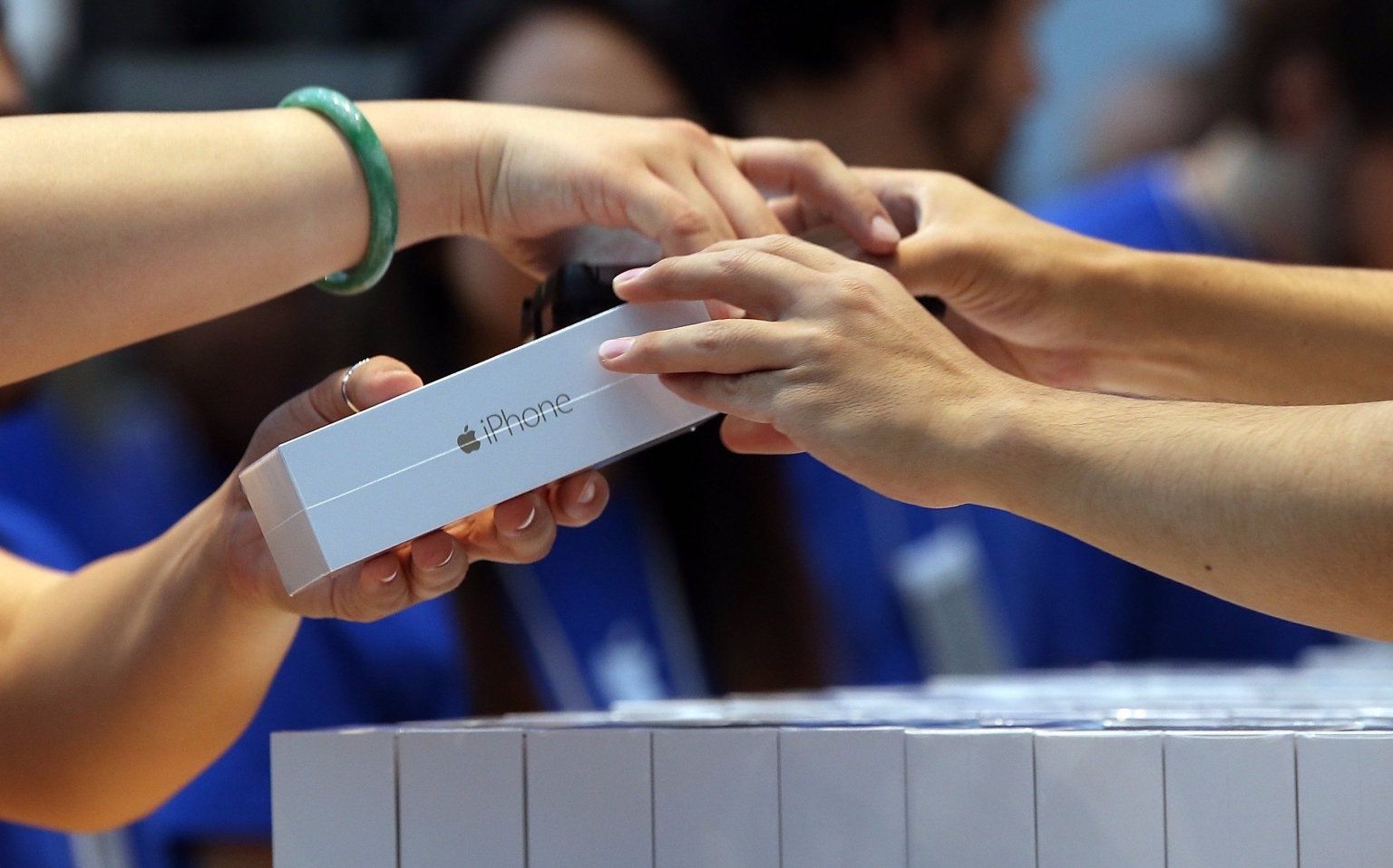 Нових Iphone 7 не вистачить всім охочим українцям