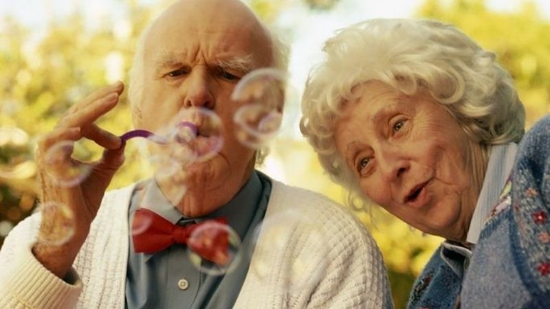 Названо країни, де люди живуть найдовше