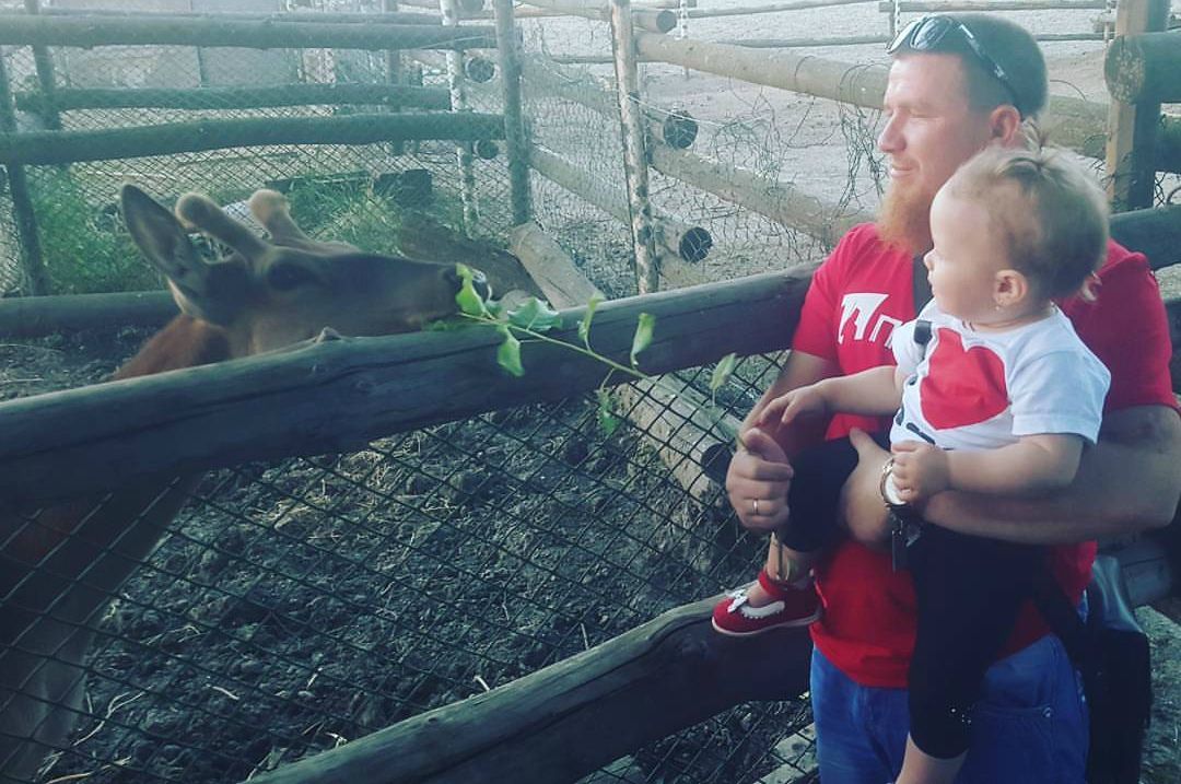 Моторола зареєстрував доньку як громадянку України: фотофакт