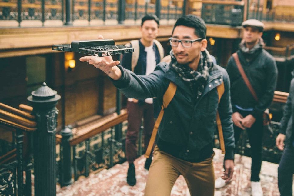 Для любителів селфі створено літаючу камеру