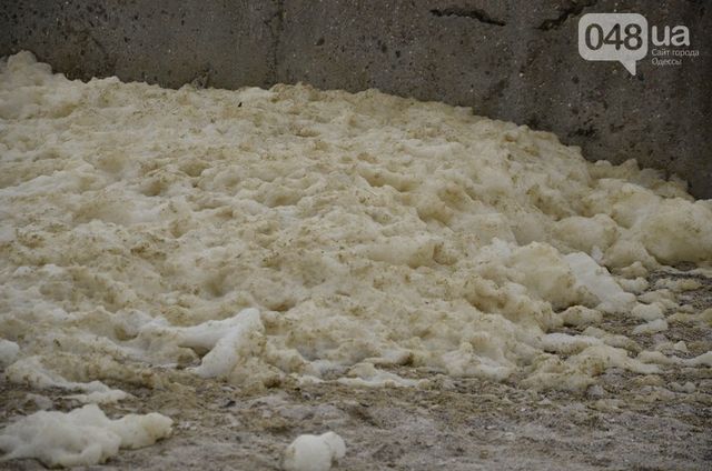 На Одесу насувається шторм: моторошне відео - фото 113089