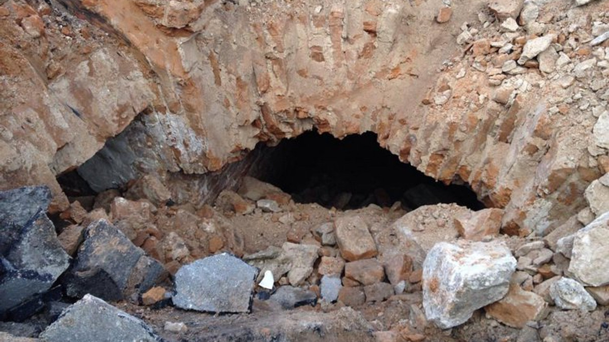 Посеред Житомира виявився підземний тунель - фото 1